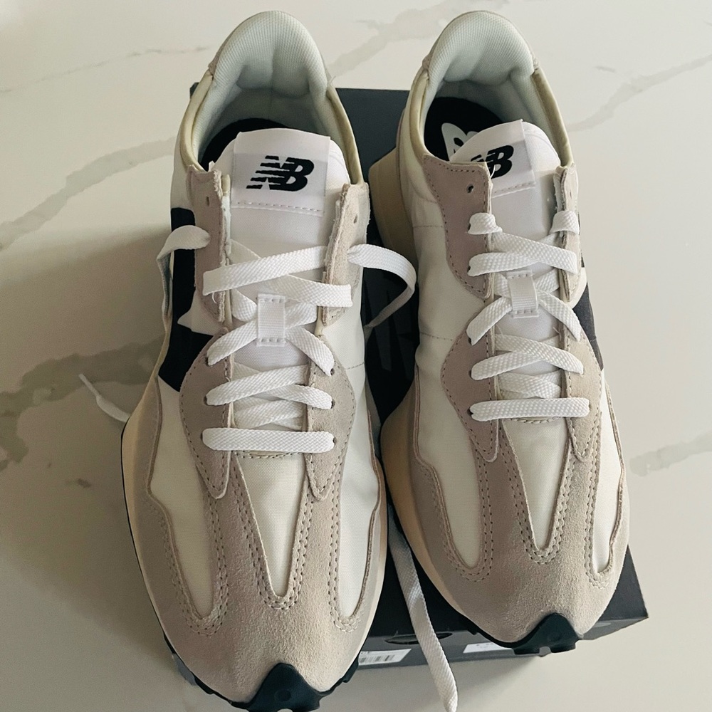 New balance 327 mens brand new size US 9